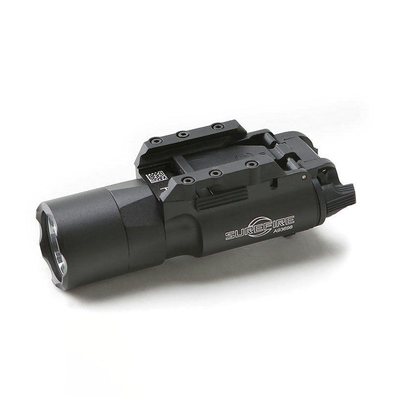 Linterna Táctica Surefire X300 – Iluminación Profesional y Rendimiento en Condiciones Extremas
