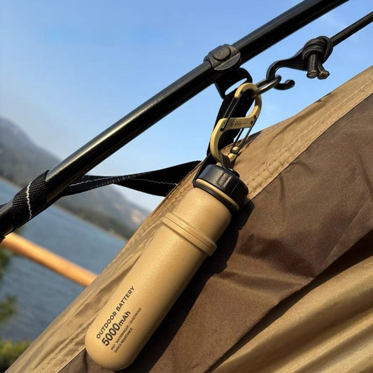 Linterna Resistente para Senderismo y Camping – Luz LED + Cargador Integrado